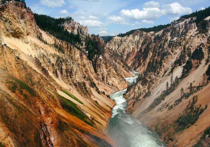 Filled with deep river canyons, vast rolling grasslands and soaring peaks, Yellowstone–the world’s first national park–is a trove of natural wonders.