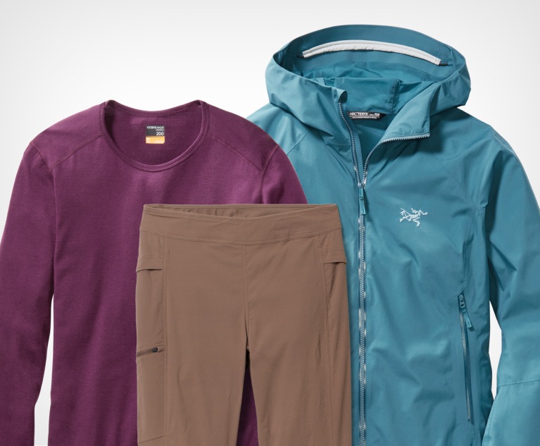 Icebreaker 200 Oasis Crew Top, Arc’teryx Kadin Hoodie, and Mountain Hardwear Dynama Lined High-Rise Pants.