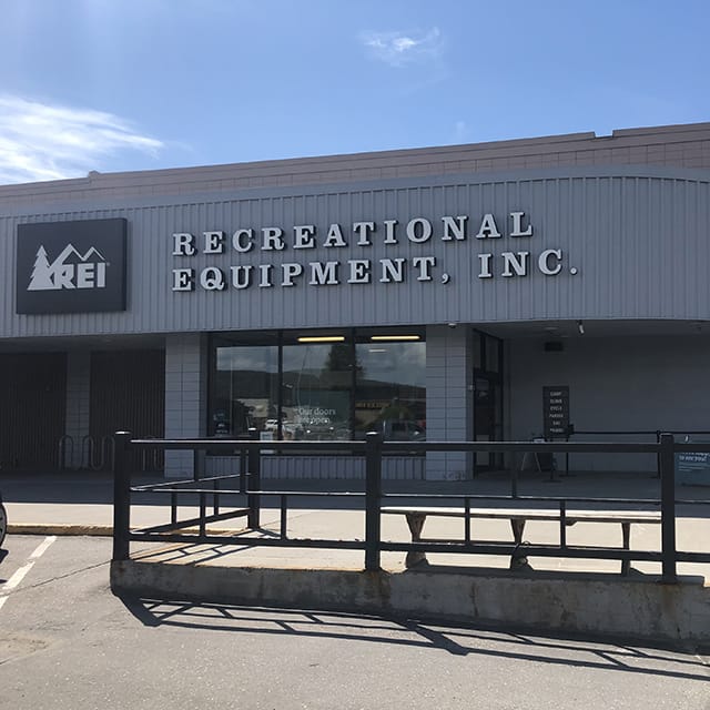 REI Roseville-Galleria Store - Roseville, CA - Sporting Goods