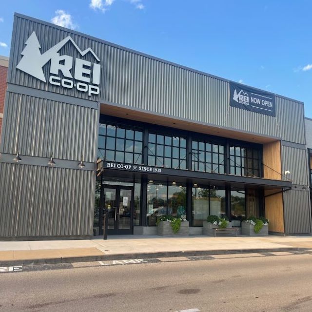 REI Town and Country Store - Town and Country, MO - Sporting Goods ...