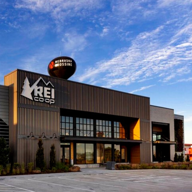 REI Gretna Store - Gretna, NE - Sporting Goods, Camping Gear