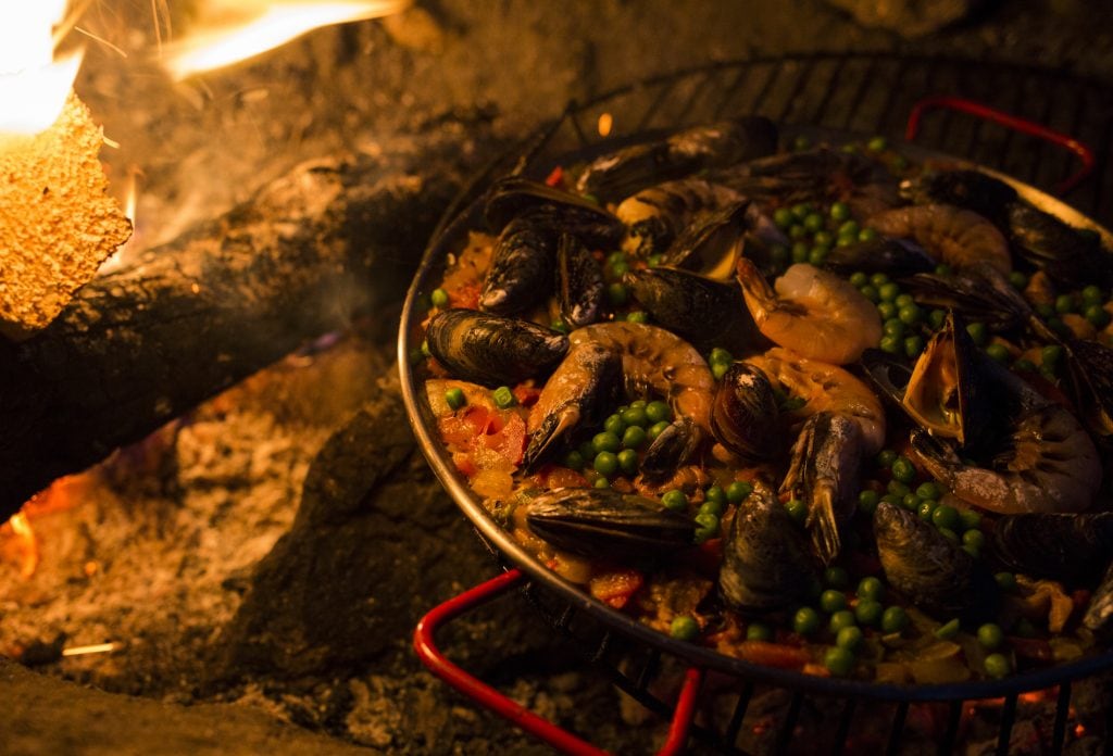 How To Cook Campfire Paella Rei Co Op Journal Paella On The Fire