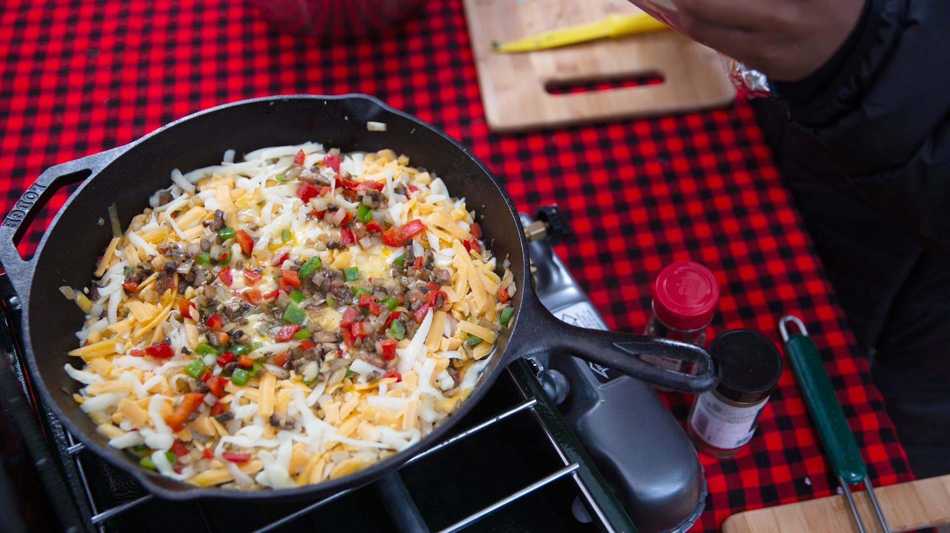 Plated queso fondido