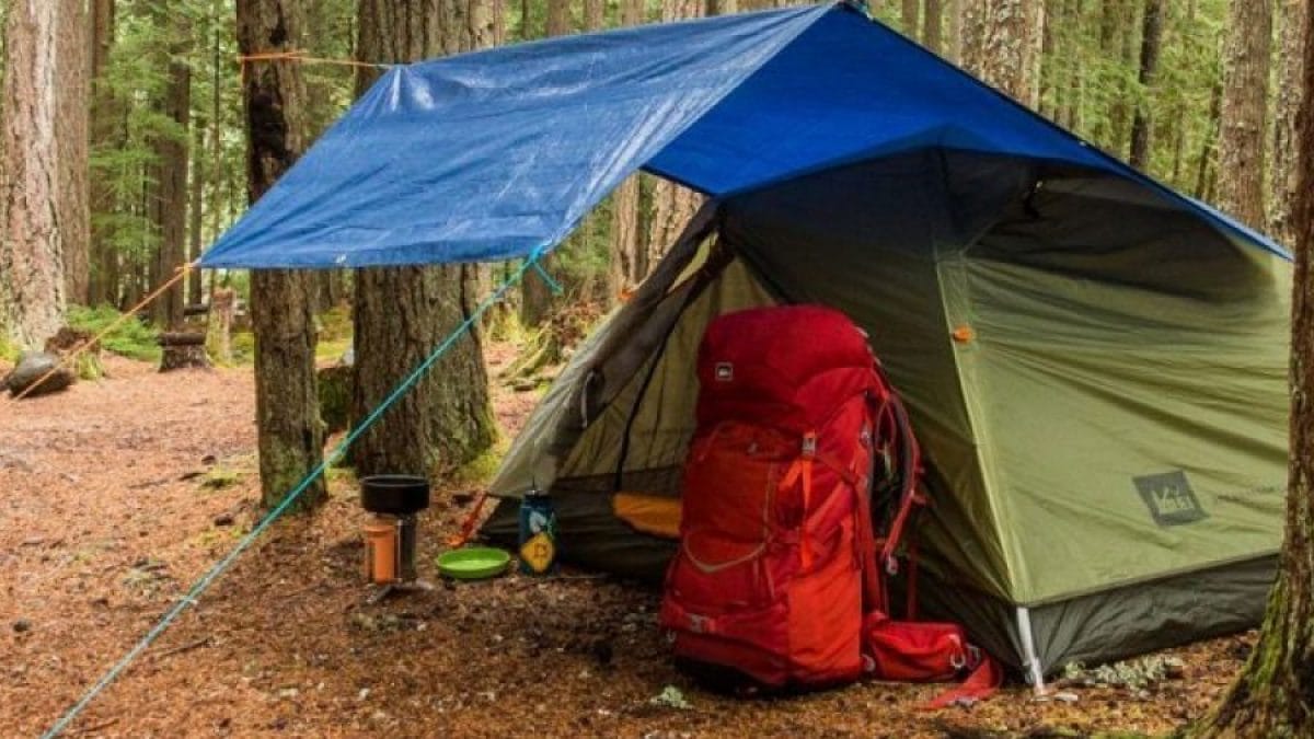 ondeugd belegd broodje Klassiek Tarp Shelter Tips for Rain and Wind While Camping - Uncommon Path – An REI  Co-op Publication