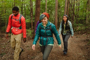 Hikers wearing the Patagonia Micro Puff Insulated Jacket
