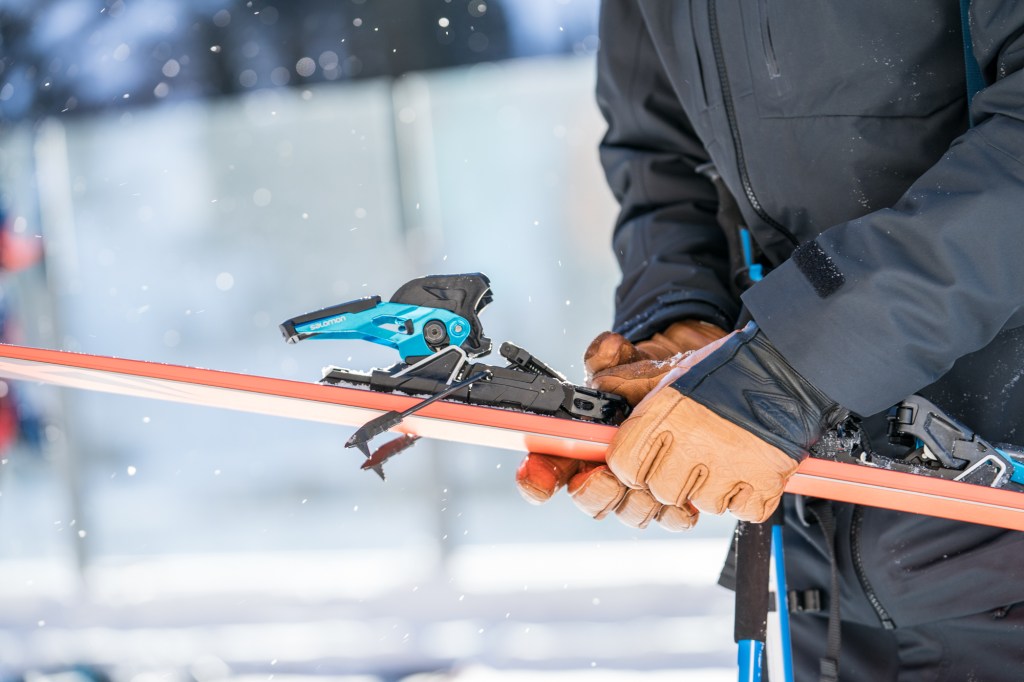 The binding can easily be switched between ski and hike mode with gloves on.