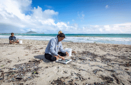 Tabatha Knudson paints on the beach