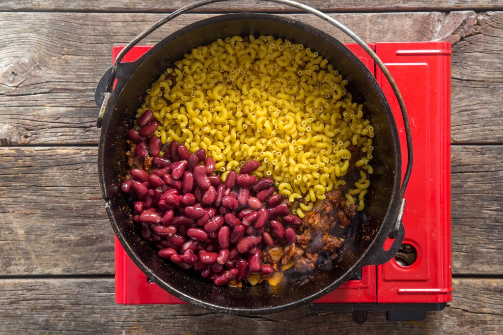 Camp Recipe Dutch Oven Chili Mac Path An REI Coop