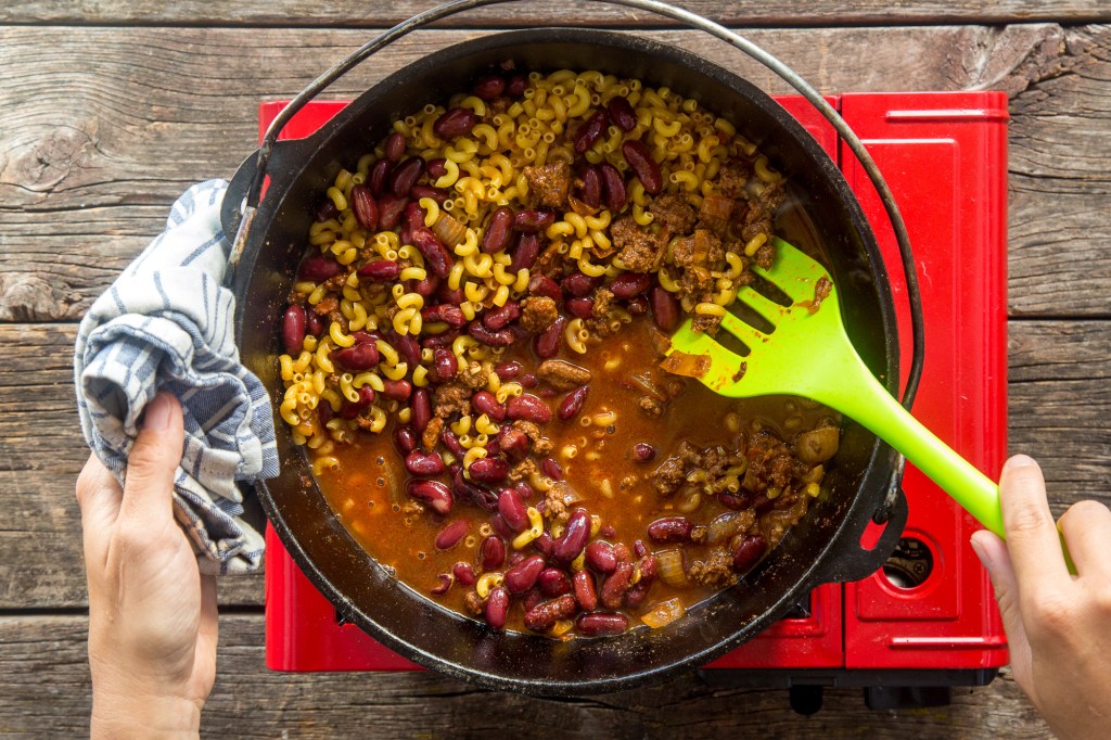 Camp Recipe Dutch Oven Chili Mac Path An REI Coop