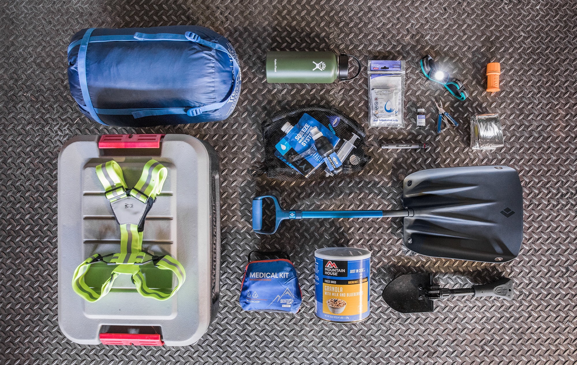 What To Keep In Your Emergency Car Kit - Uncommon Path – An REI Co