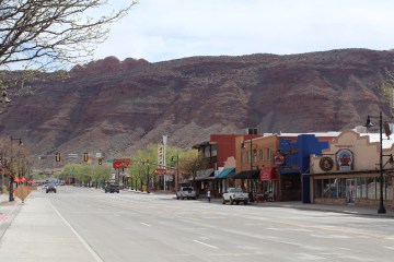 ‘We’re all going to be hurting’: Towns Near National Parks Feel the Impacts of COVID-19