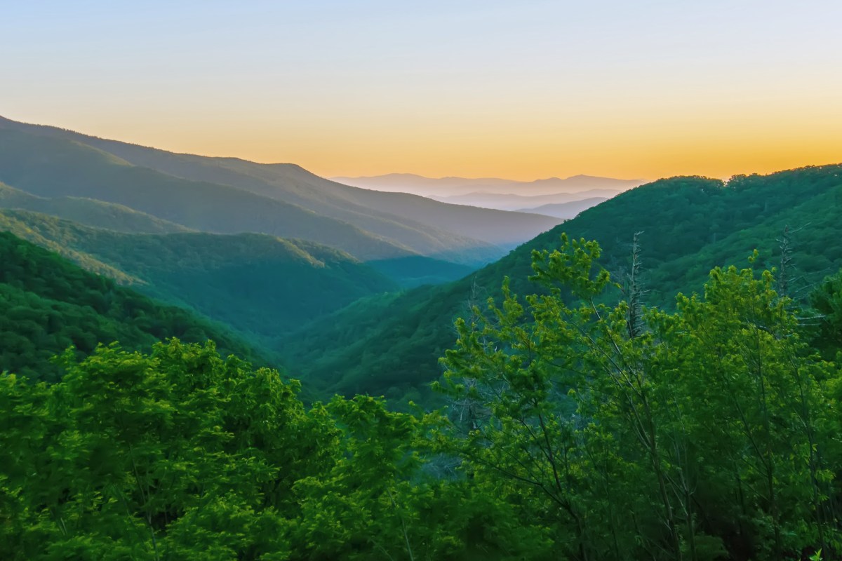 Picture of the Great Smoky Mountains National Park, a popular national park.