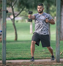 Goal_BCS_Push_Pull_A Starting a dumbell and resistance band push and pull exercise in a park