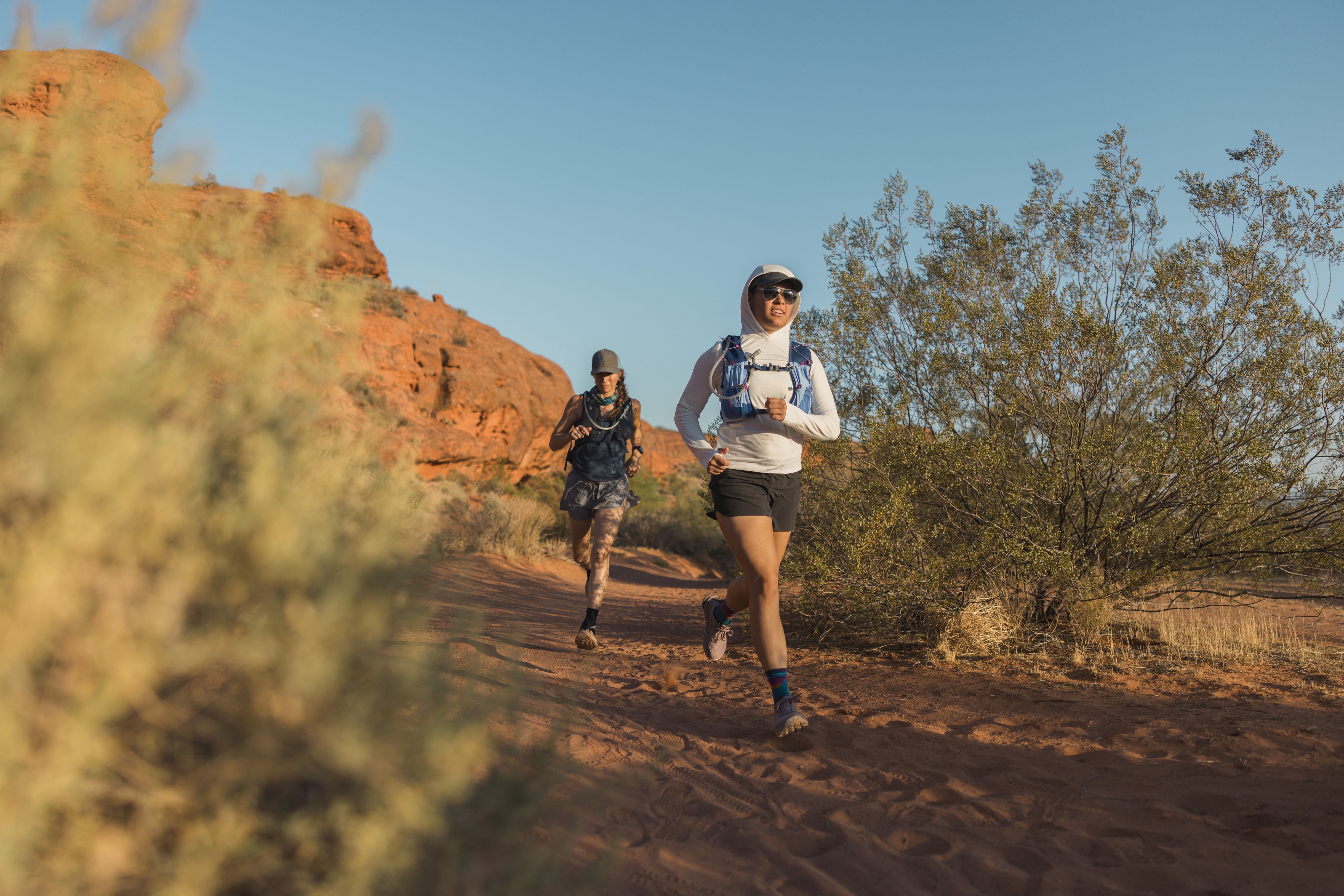 Two runners in the desert
