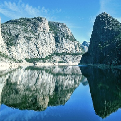 a picture of Yosemite's Hetch Hetchy