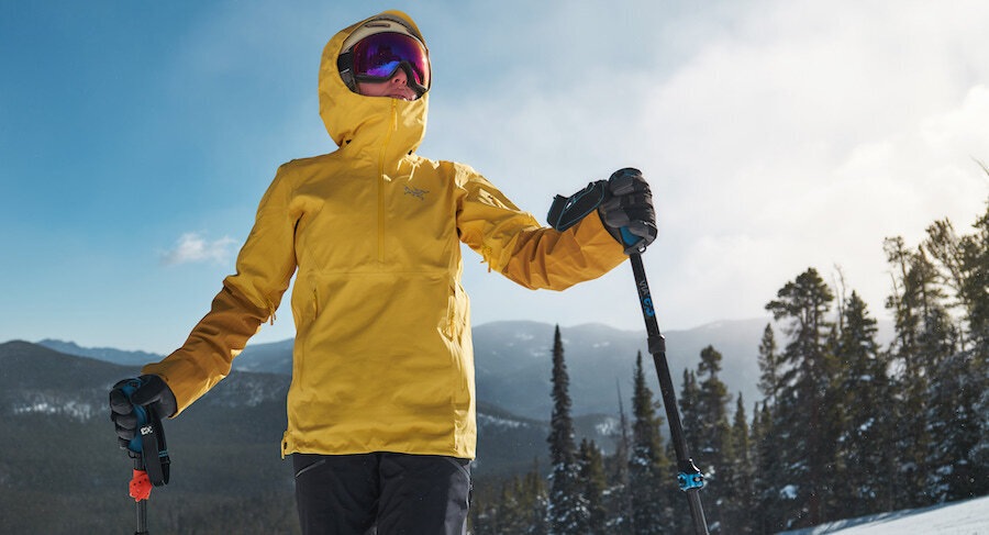 A skier wears Rab Baltoro gloves.