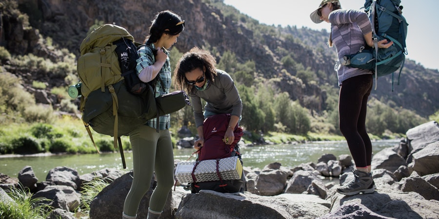 Hiking Leggings & Yoga Pants - What's Better for Hiking?