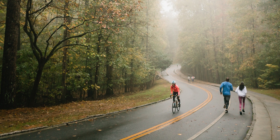 How to Stay Dry When Running in the Rain: Essential Waterproof Clothing and  Gear