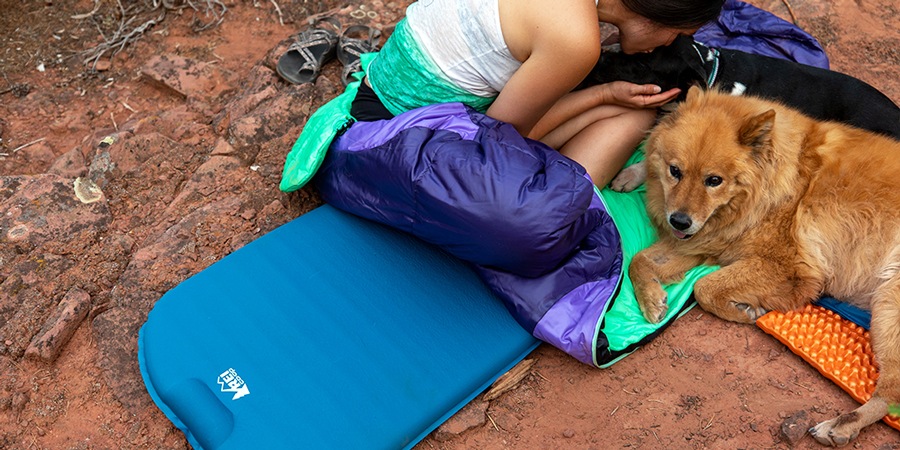 https://www.rei.com/dam/rochfort_03-rei-co-op-trailbreak-self-inflating-sleeping-pad.jpg