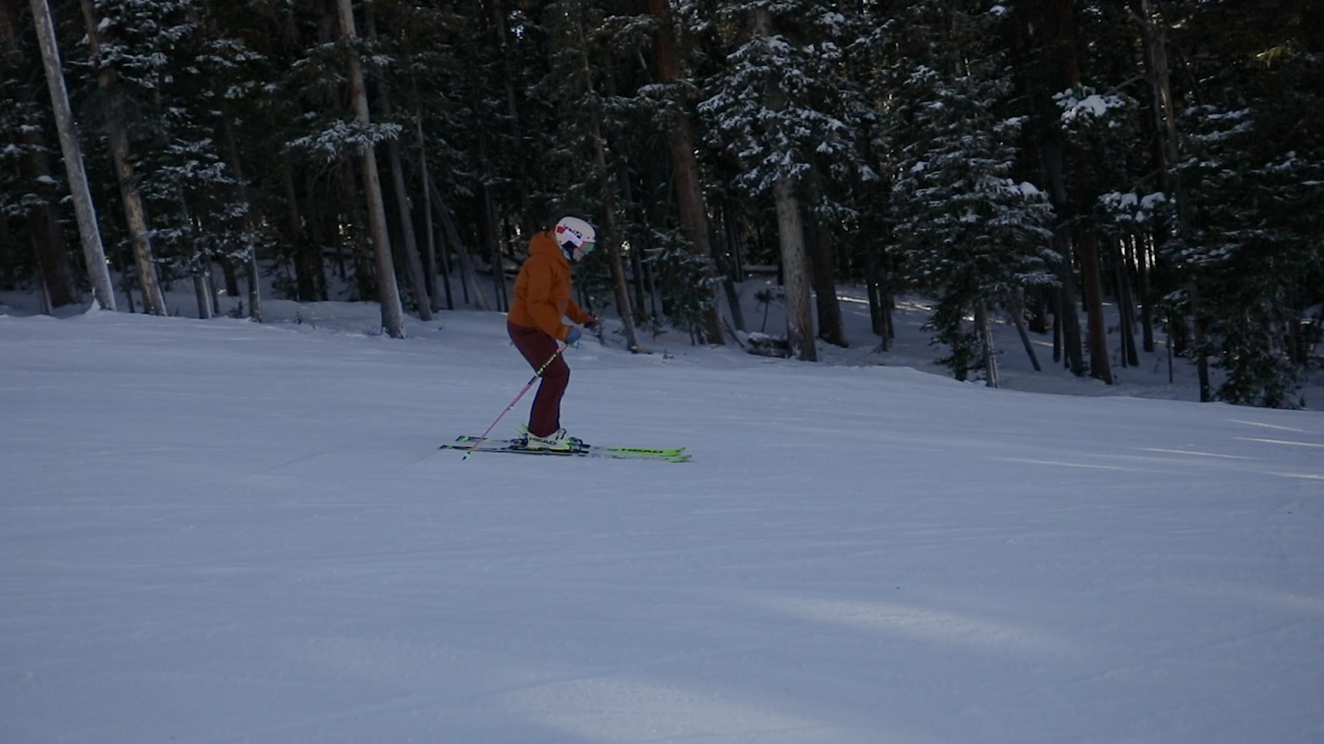 A skier makes smooth, arcing turns