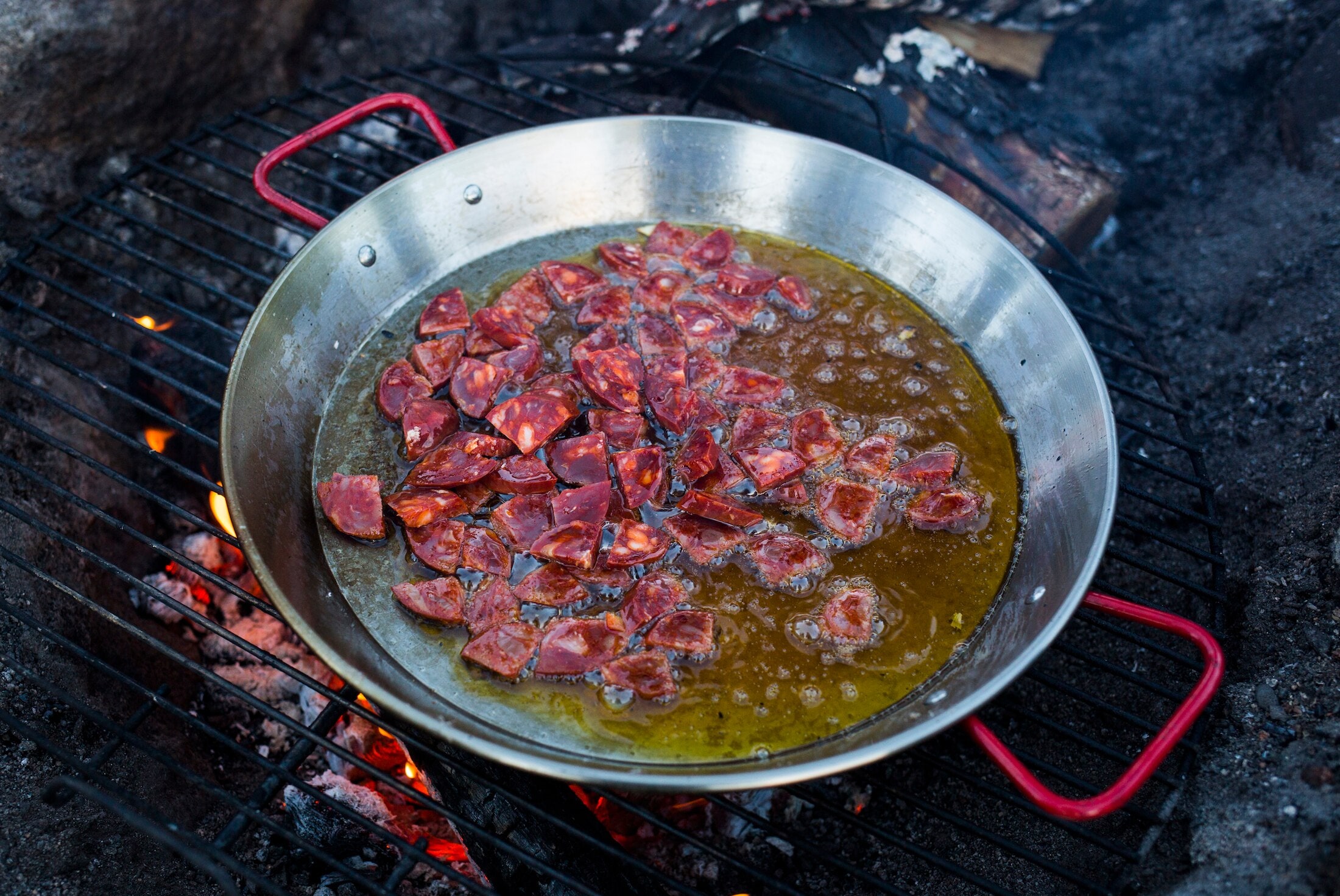 Homemade Paella in the Lodge : r/castiron