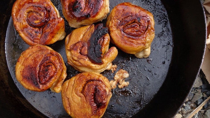 A pan full of cinnamon rolls