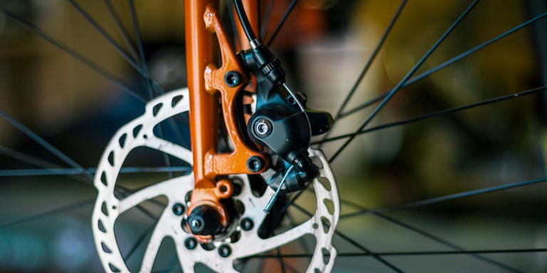 The Difference Between Rim Brakes and Disc Bike Brakes