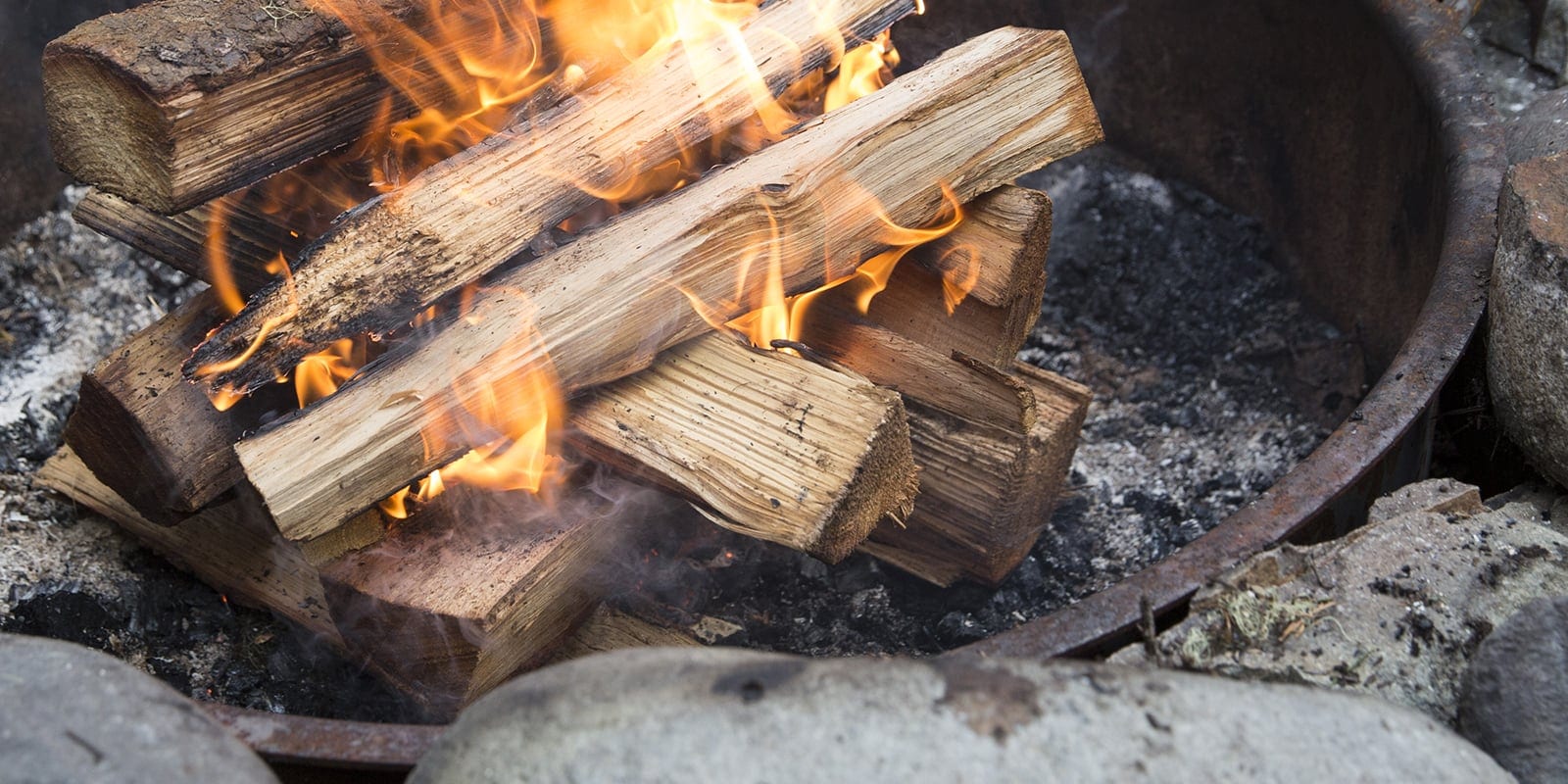 Flames below the work piece when cutting and the relation to wood