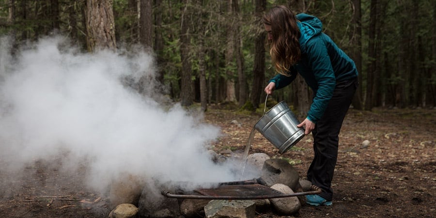 using water to extinguish a campfire