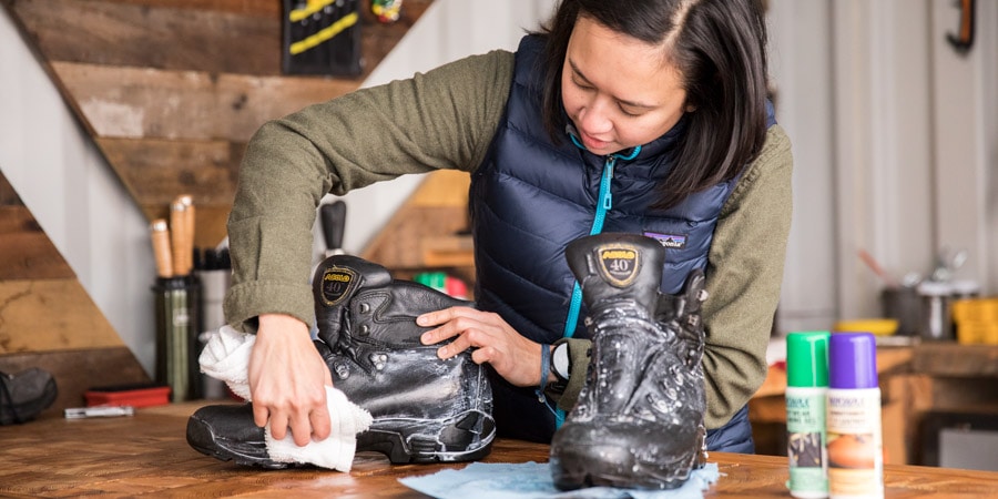 walking boot cleaning kit