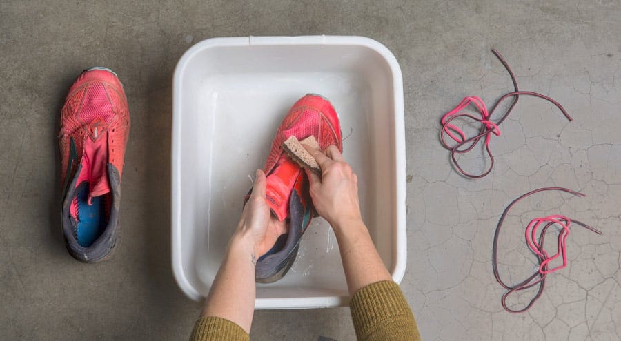 how to wash running shoes by hand