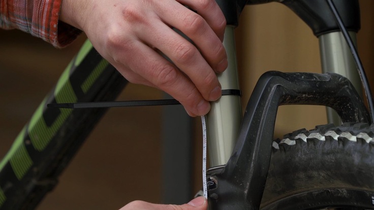 Measuring sag on the front shocks of a mountain bike