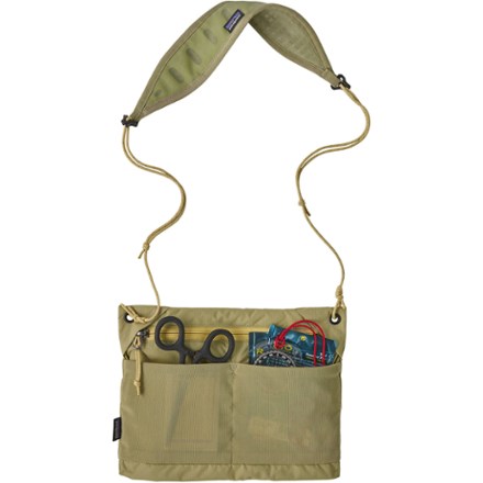 patagonia messenger bag rei Transport Shoulder 26L – Worn Wear® so youre not wondering where your keys are miles from the trailhead Patagonia Carry-On Shoulder Bags |