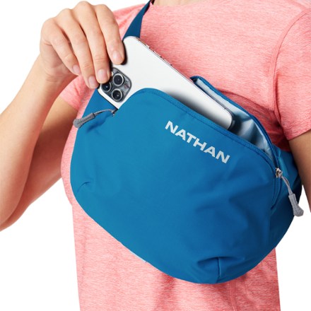 Nathan Limitless Run 2 L Hydration Sling 6