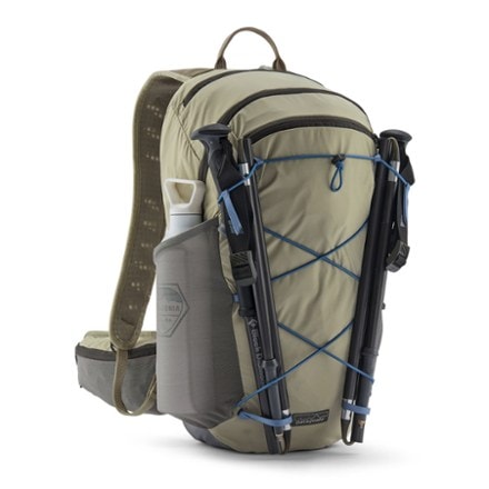 Patagonia Terravia Pack 22 L Trekking poles and bottle not included (RIVER ROCK GREEN)