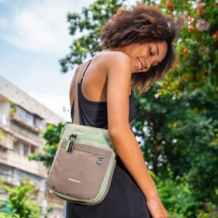 Location Image for Lima 4 L Shoulder Bag