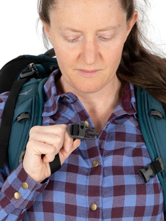 Osprey Fairview 36 Wheeled Travel Pack - Women's 4