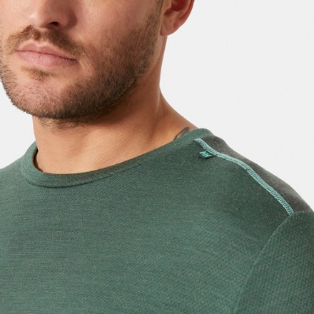 Helly Hansen LIFA Merino Midweight Crew Base Layer Top - Men's 4