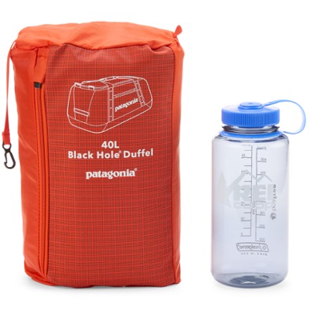 Patagonia Black Hole Duffel 40 L Stuff sack (32 fl oz. bottle not included)