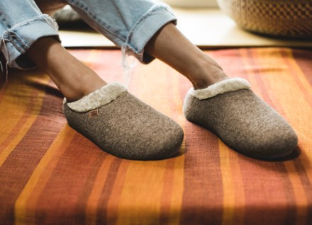 bedroom slippers with arch support