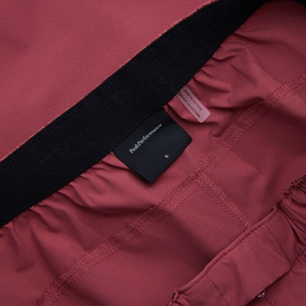 Peak Performance Outdoor Cargo Shorts - Women's 3