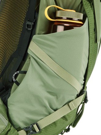 Osprey Atmos AG 50 Pack - Men's Water bottle pocket (water bottle not included)