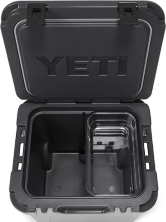 YETI Roadie 48 Wheeled Cooler Interior (Charcoal)