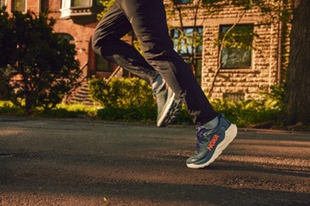 Location Image for Gaviota 6 Road-Running Shoes - Men's