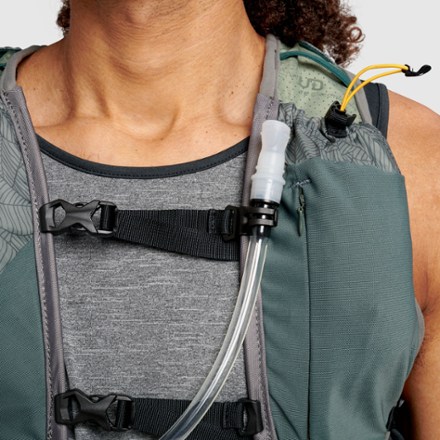 Ultimate Direction Trail Hydration Vest 6