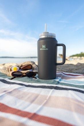 Stanley Quencher H2.0 FlowState Tumbler - 64 fl. oz. 8