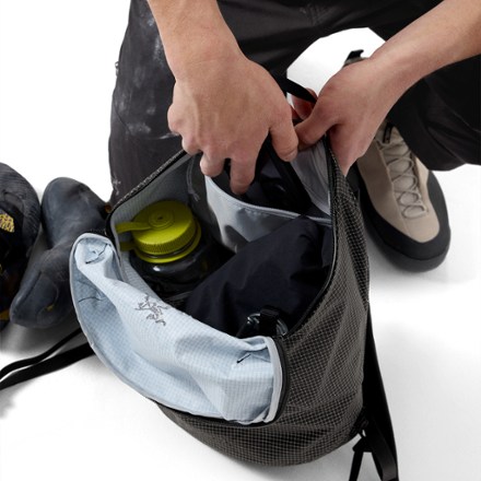 Arc'teryx Konseal 15 Pack 9