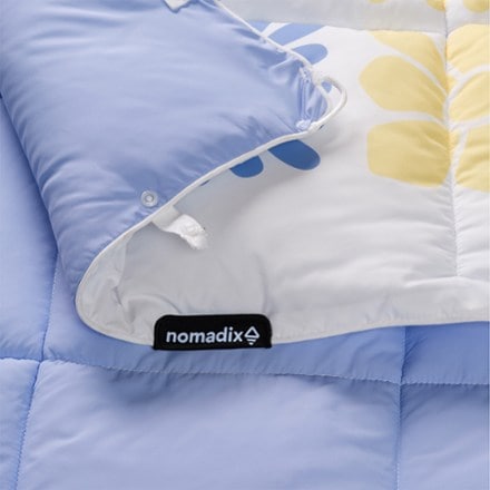 Nomadix Graphene Puffer Blanket 1
