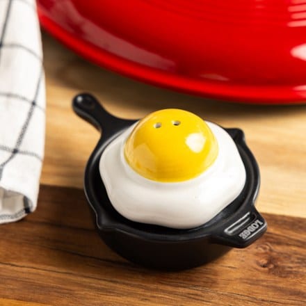 Lodge Skillet and Egg Salt and Pepper Shakers 6
