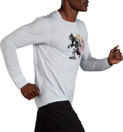 Brooks Distance Graphic Long-Sleeve Shirt - Men's 3